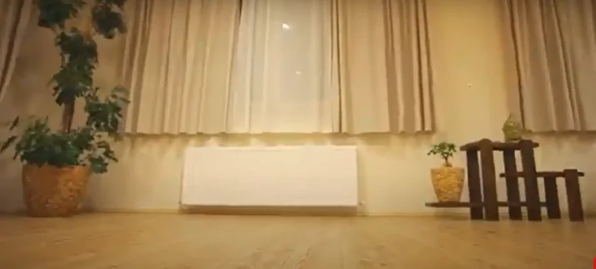What is a good home remedy for cleaning laminate floors?