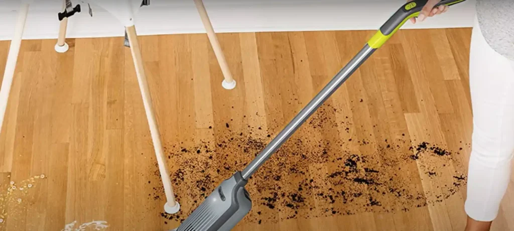 What is a good home remedy for cleaning laminate floors?