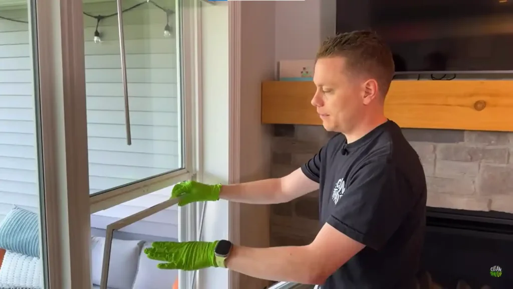 What is a Good Home Remedy for Cleaning Windows?