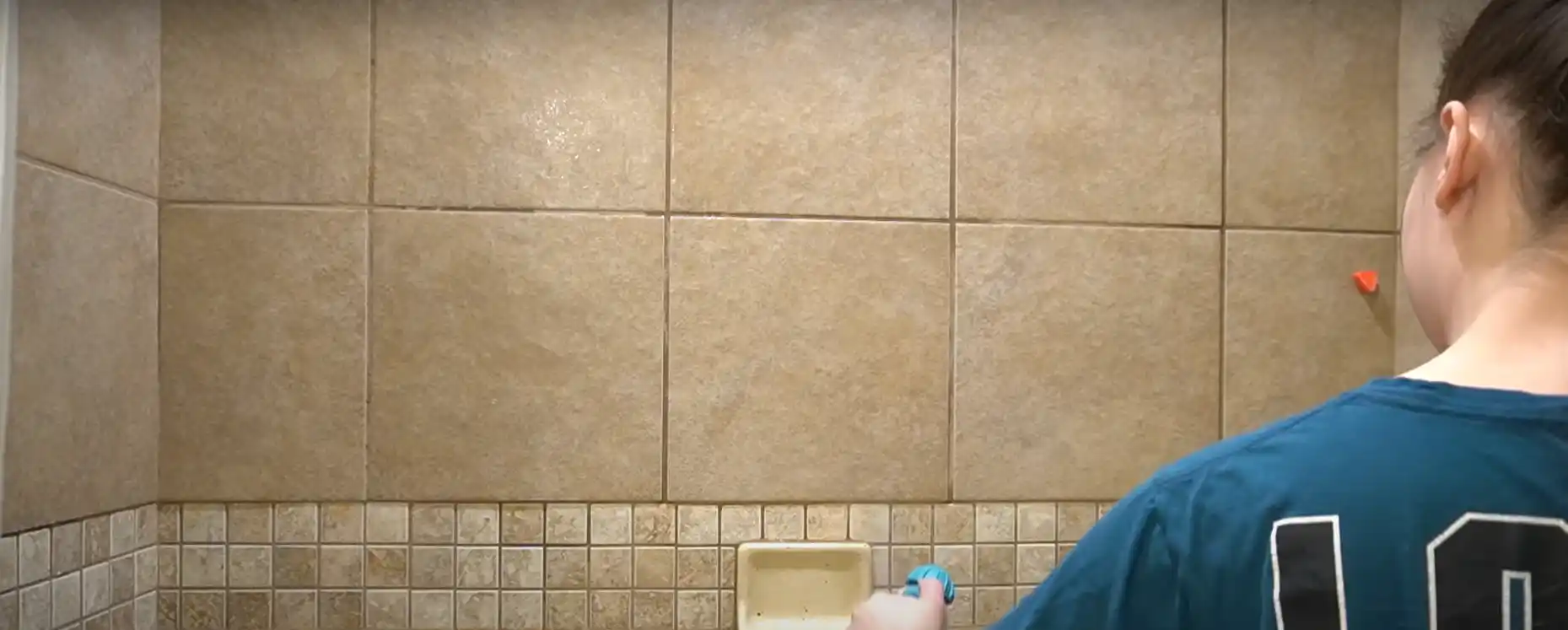 How to Deep Clean Bathroom Walls